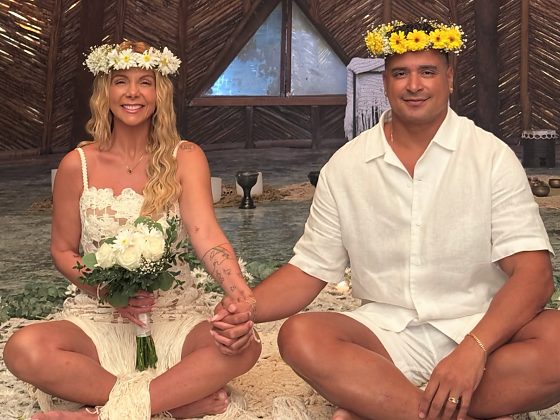 Casal compartilhou registros de uma cerimônia em meio à natureza e publicou declarações emocionantes nas redes sociais.
