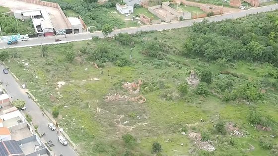 Policiais encontraram áreas com vegetação retirada e espaços demarcados no terreno.