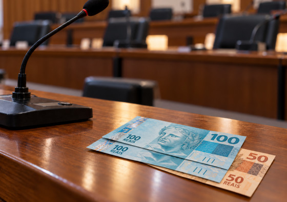 Pela nova regra, a verba se destina a compensar despesas com atividades externas do mandato dentro do município. 