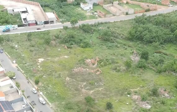 Policiais encontraram áreas com vegetação retirada e espaços demarcados no terreno.