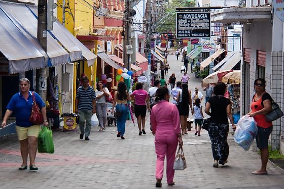 Lojas e comércio em geral funcionarão normalmente na sexta-feira e estão fechados na segunda