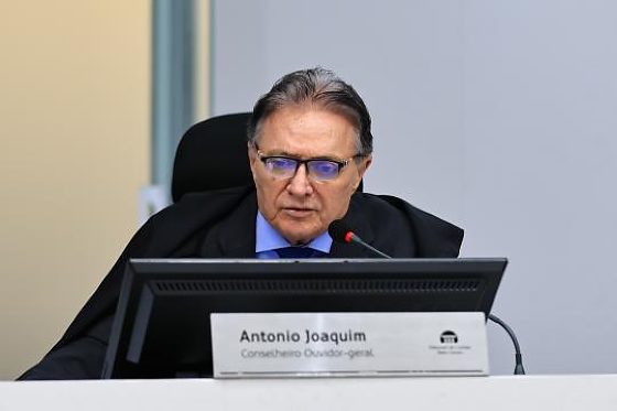 Conselheiros confirmaram por unanimidade a suspensão do pregão após questionamentos sobre as regras da contratação.