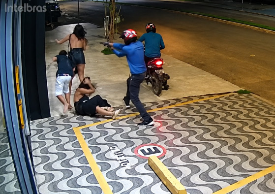 Imagens registraram a abordagem e o assassinato do jovem na Avenida Brasil.