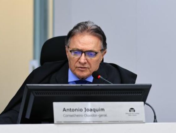 Conselheiros confirmaram por unanimidade a suspensão do pregão após questionamentos sobre as regras da contratação.